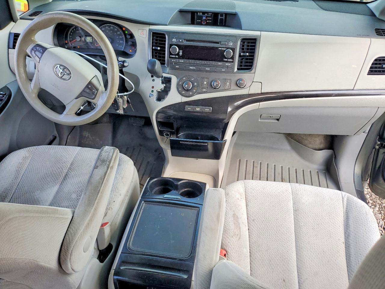 2012 TOYOTA SIENNA LE — Фото 8 из 13