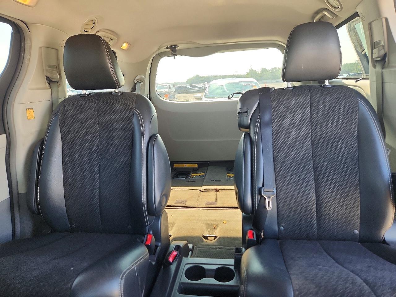 2012 TOYOTA SIENNA SPORT — Фото 11 из 14