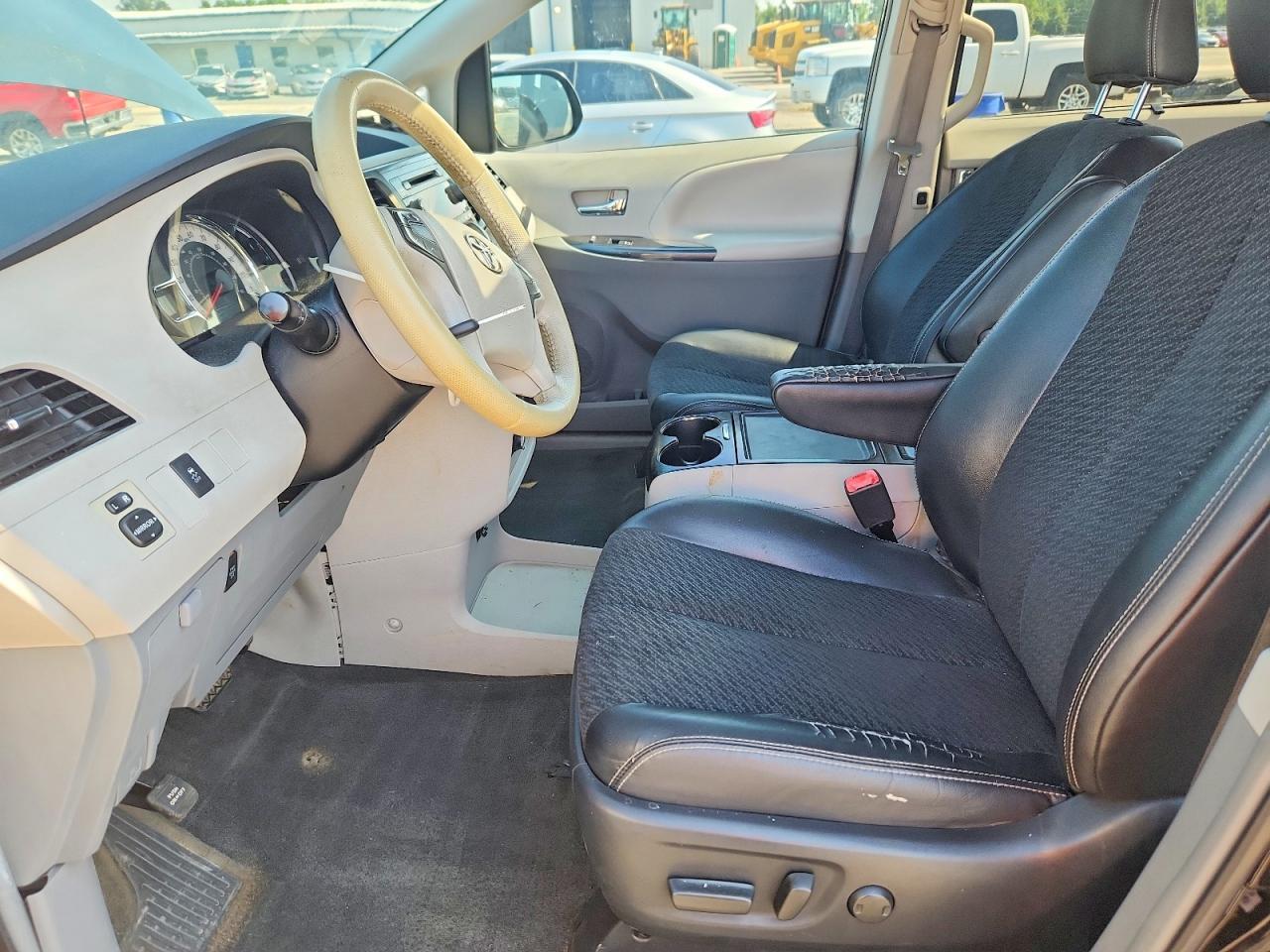 2012 TOYOTA SIENNA SPORT — Фото 8 из 14