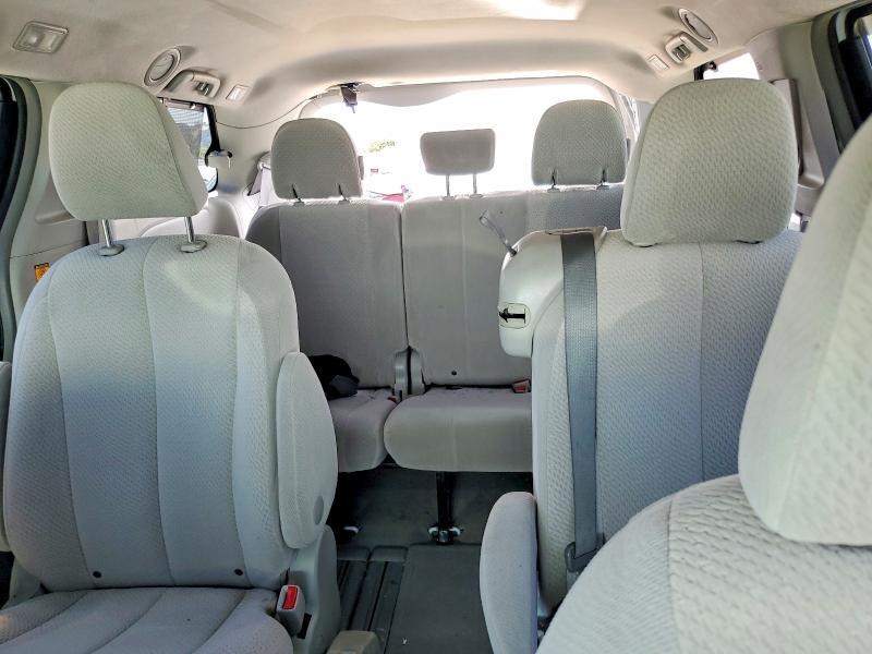 2012 TOYOTA SIENNA LE — Фото 10 из 13