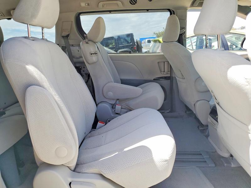 2012 TOYOTA SIENNA LE — Фото 11 из 13