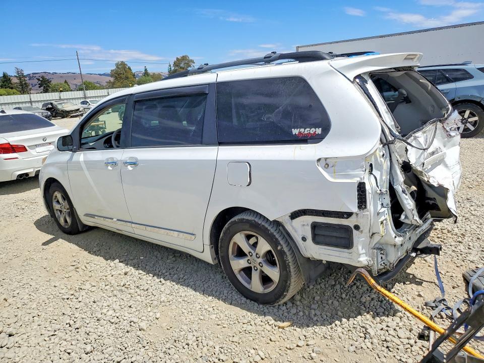 2012 TOYOTA SIENNA LE — Фото 2 из 13