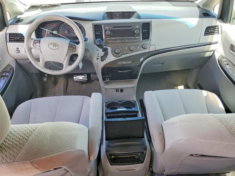 2012 TOYOTA SIENNA LE — Фото 8 из 13