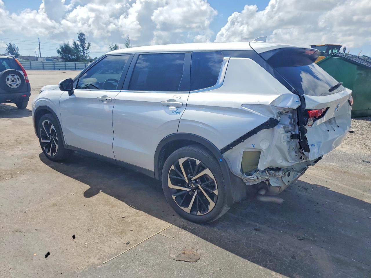 2024 MITSUBISHI OUTLANDER SE — Фото 2 из 12