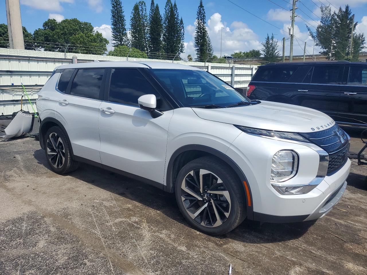 2024 MITSUBISHI OUTLANDER SE — Фото 4 из 12
