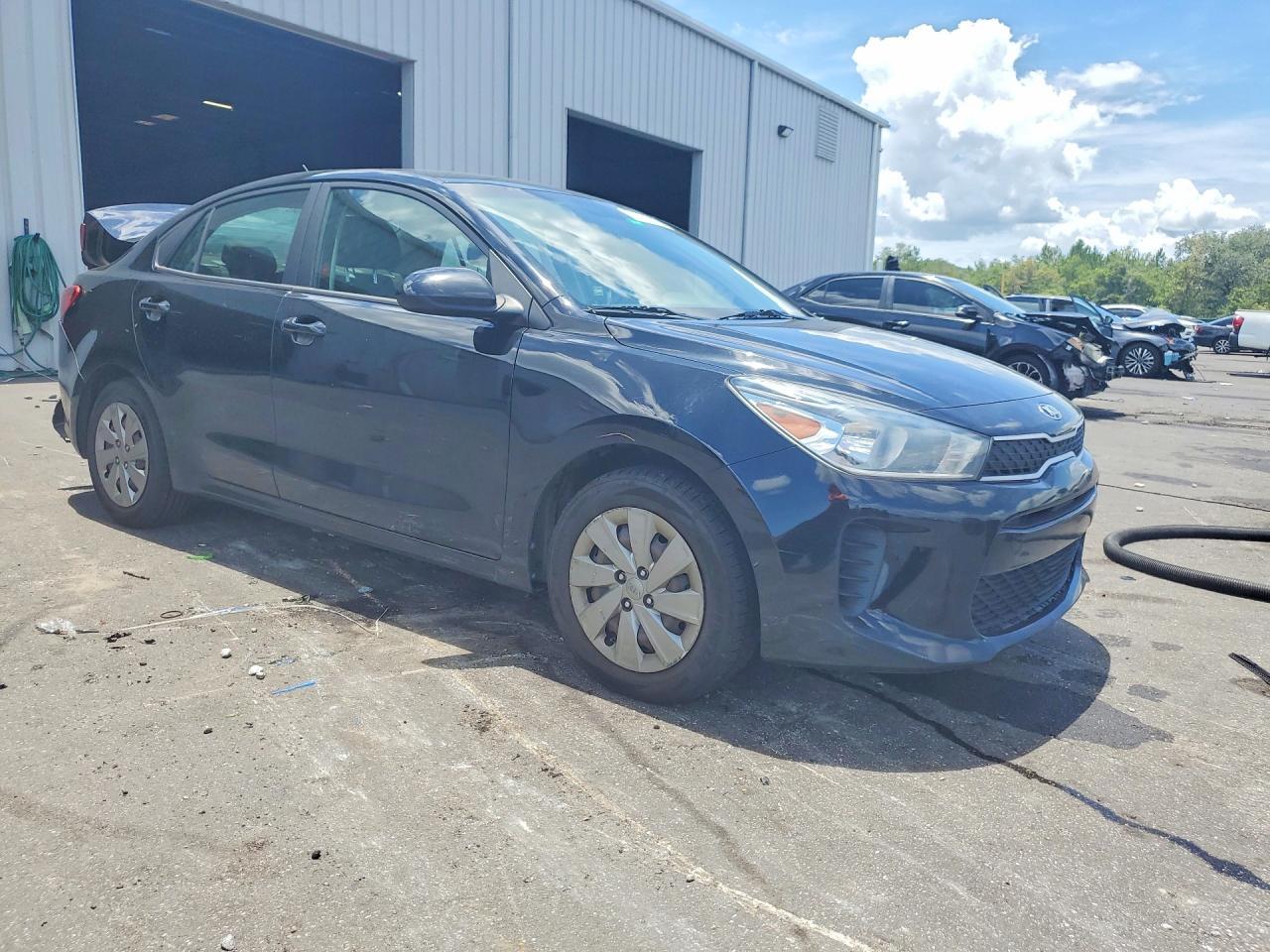 2020 KIA RIO S — Фото 4 из 12