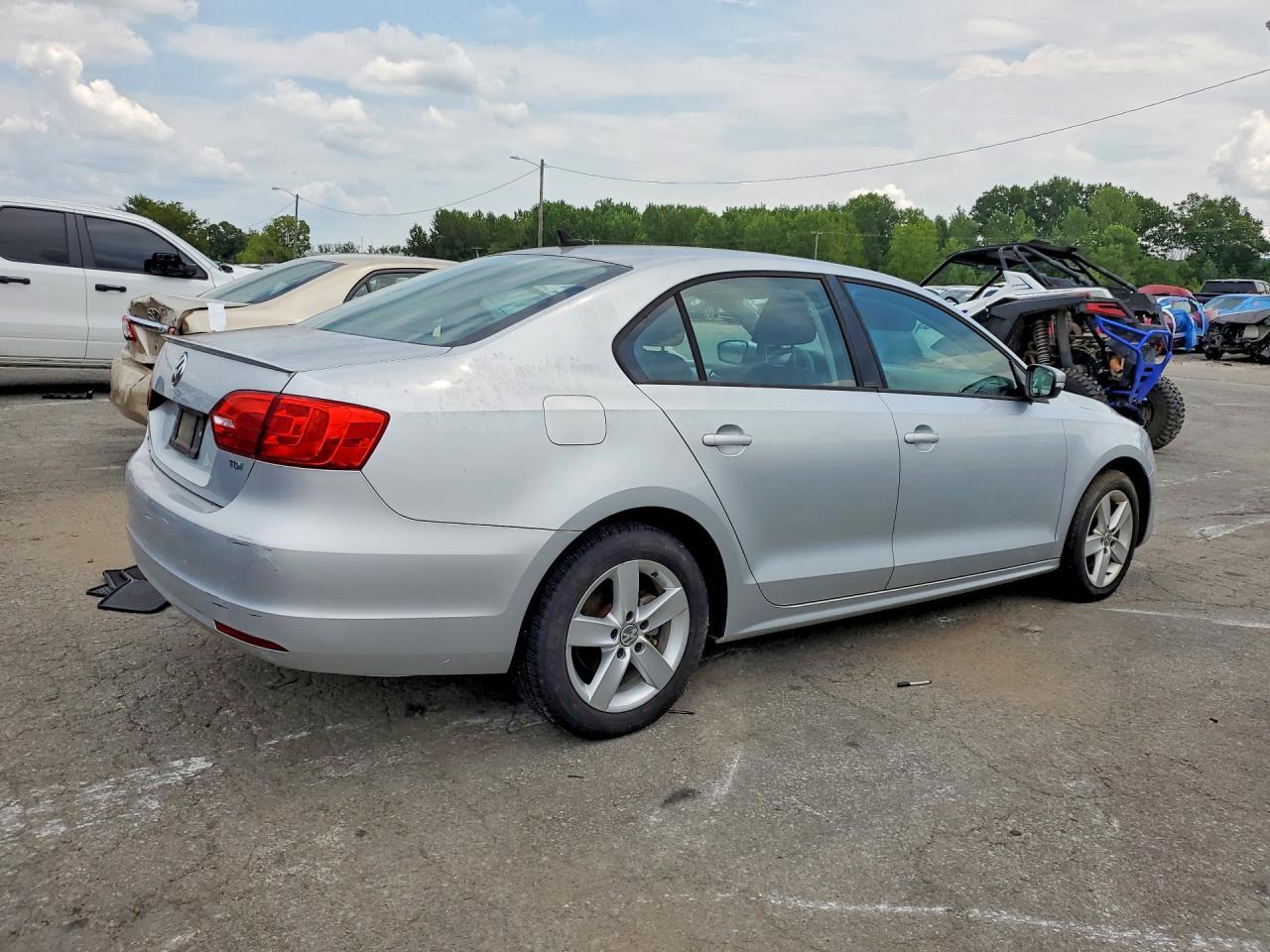 2012 VOLKSWAGEN JETTA TDI — Фото 3 из 12