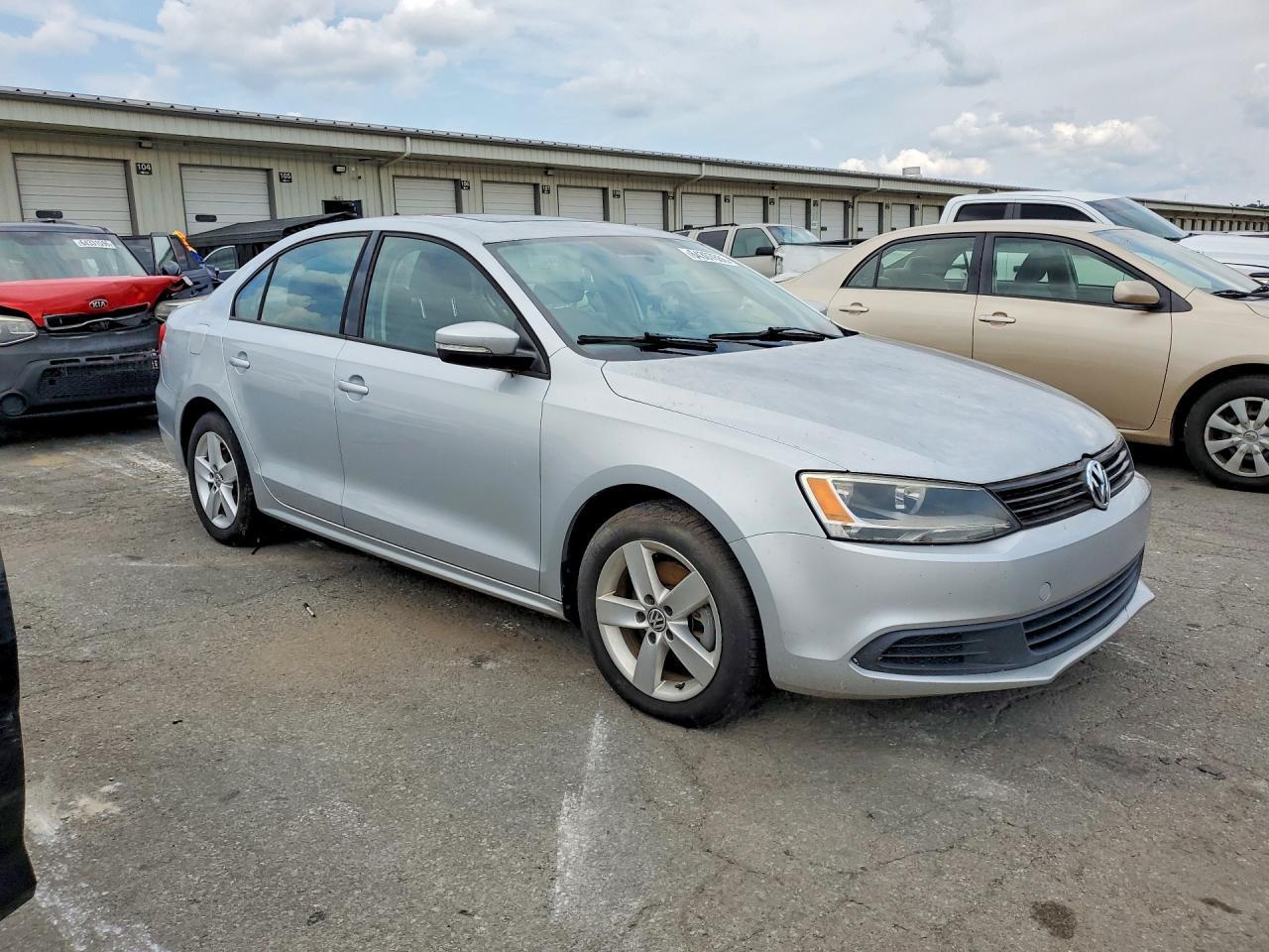 2012 VOLKSWAGEN JETTA TDI — Фото 4 из 12