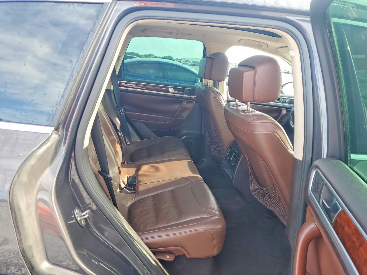 2012 VOLKSWAGEN TOUAREG V6 TDI — Фото 10 из 12