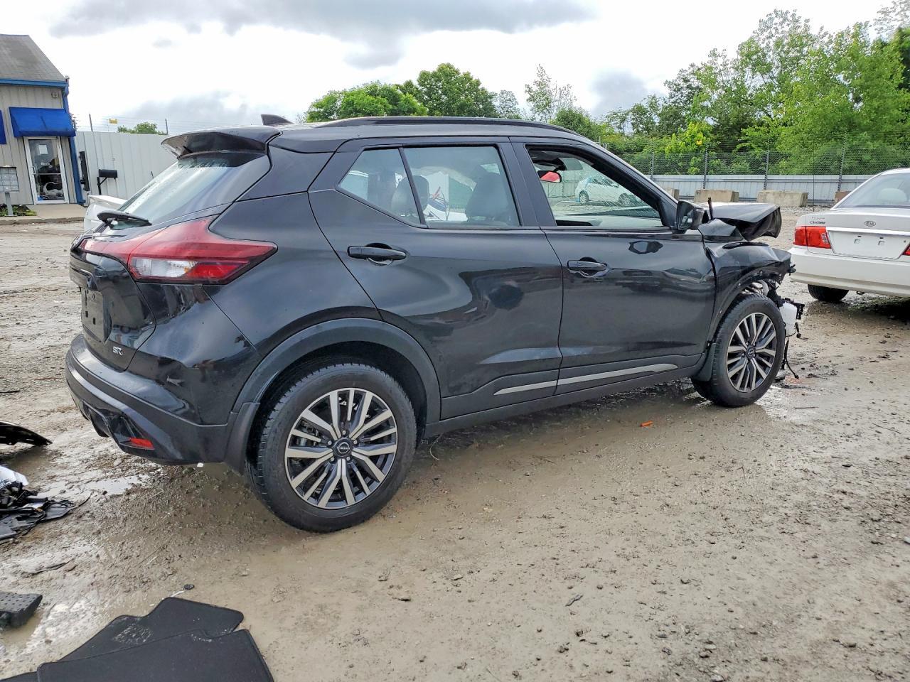 2024 NISSAN KICKS SR — Фото 3 из 14