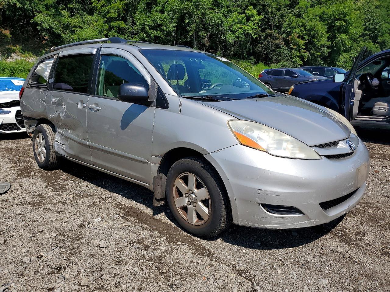 2009 TOYOTA SIENNA LE 7-PASSENGER — Фото 4 из 14
