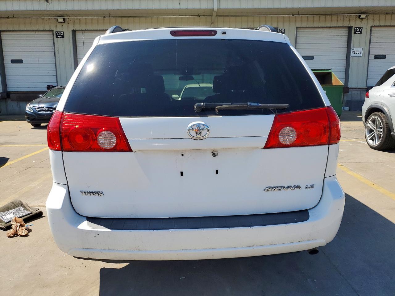 2009 TOYOTA SIENNA LE 8-PASSENGER — Фото 6 из 13
