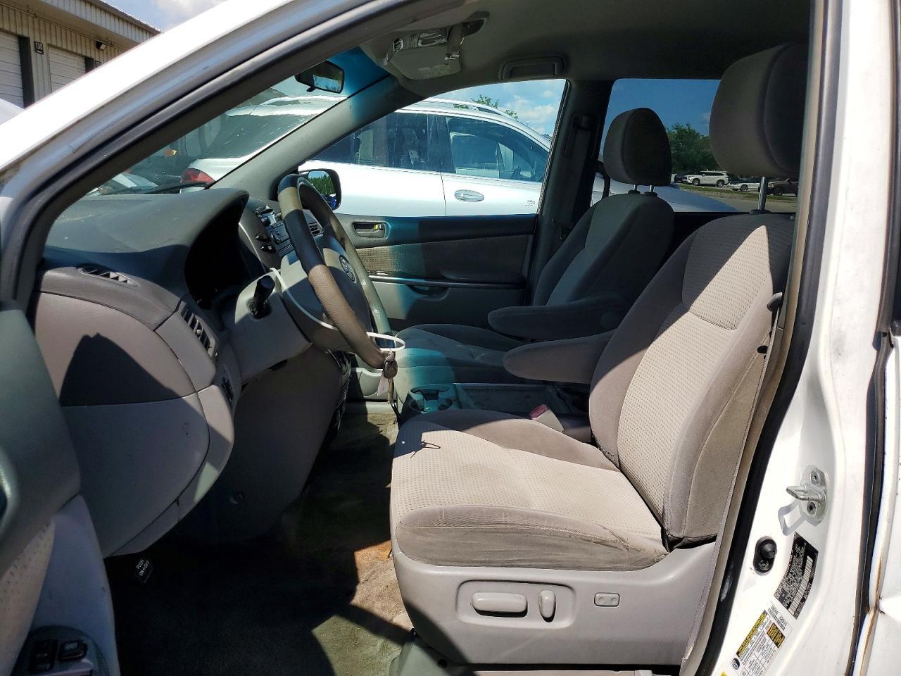 2009 TOYOTA SIENNA LE 8-PASSENGER — Фото 7 из 13