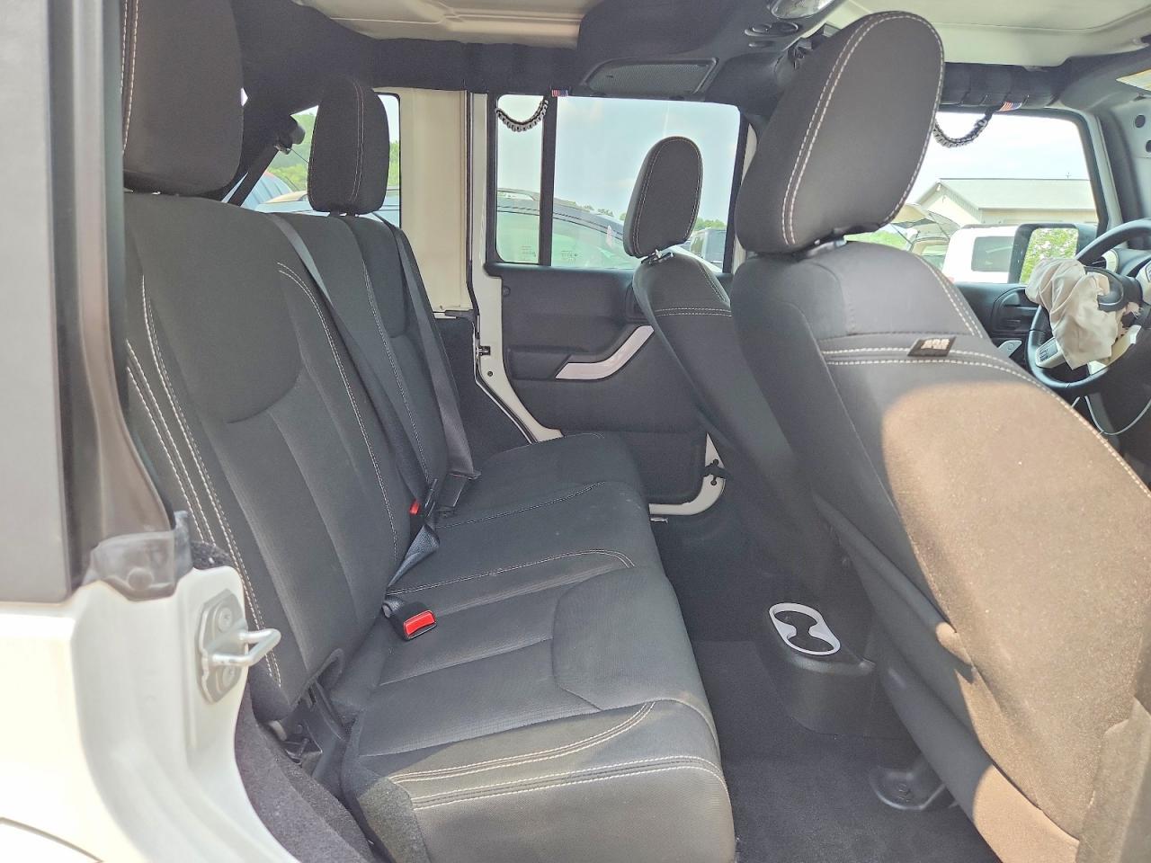 2016 JEEP WRANGLER UNLIMITED SAHARA — Фото 11 из 13