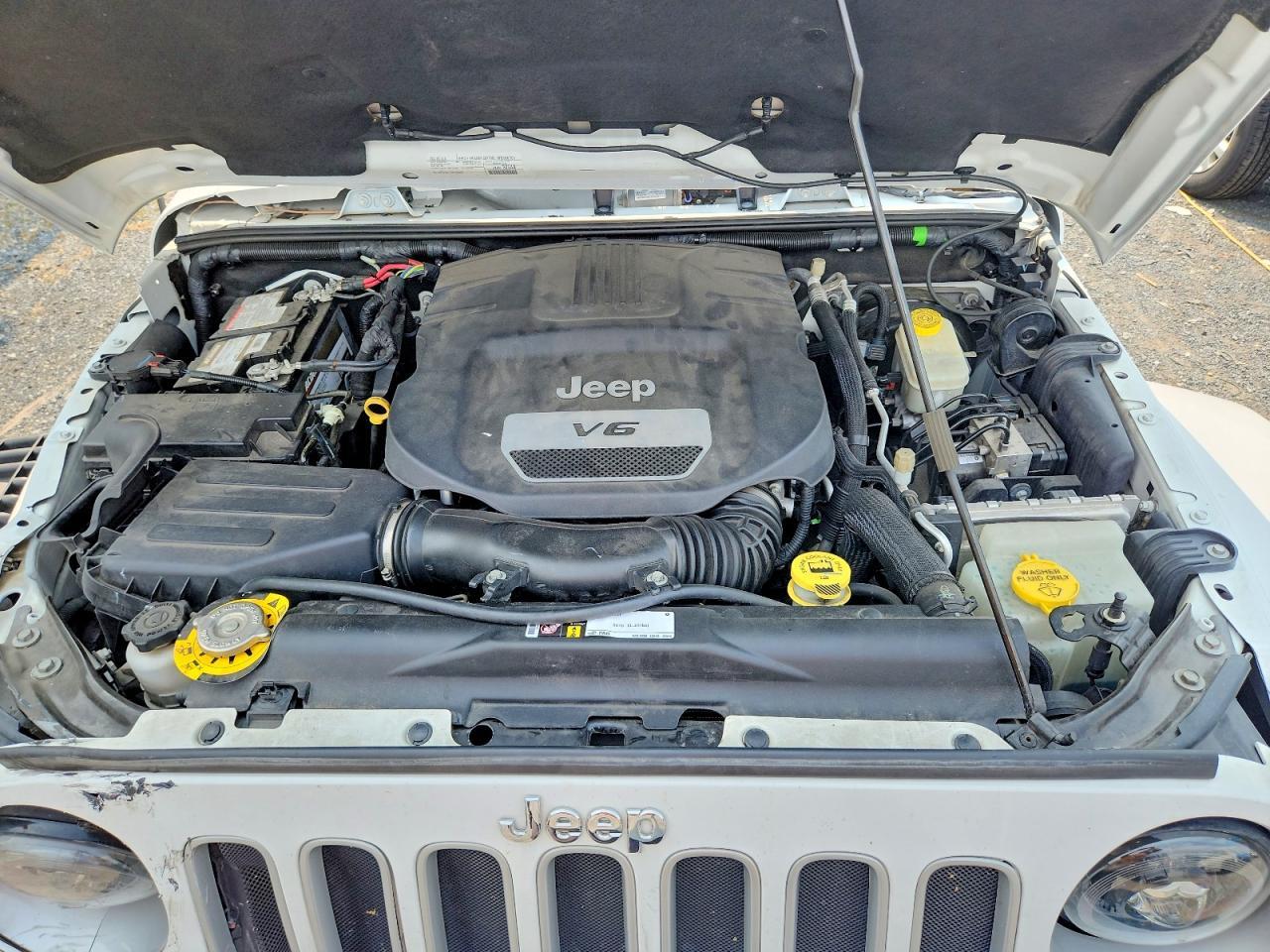 2016 JEEP WRANGLER UNLIMITED SAHARA — Фото 12 из 13