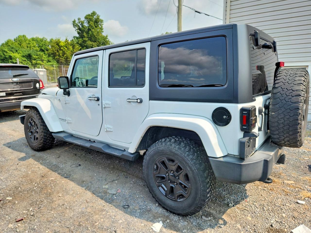 2016 JEEP WRANGLER UNLIMITED SAHARA — Фото 2 из 13