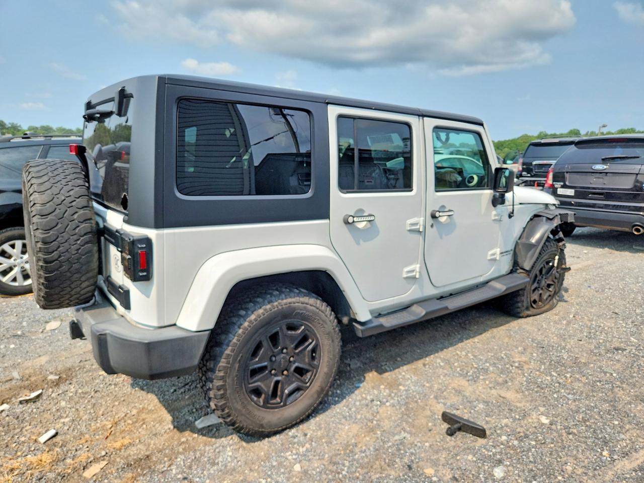 2016 JEEP WRANGLER UNLIMITED SAHARA — Фото 3 из 13