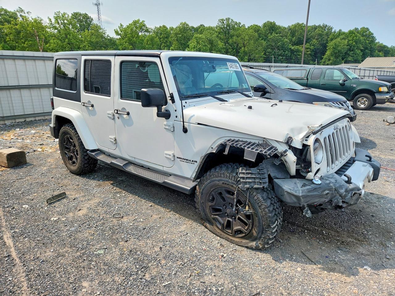 2016 JEEP WRANGLER UNLIMITED SAHARA — Фото 4 из 13