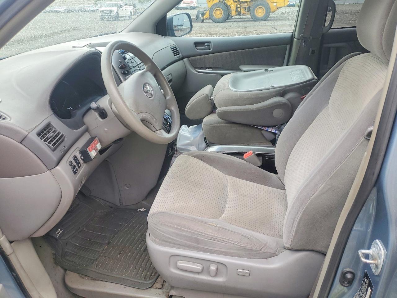 2006 TOYOTA SIENNA LE 8 PASSENGER — Фото 7 из 13