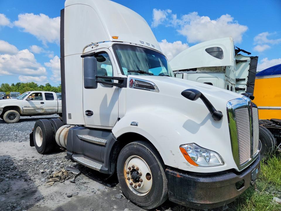 2016 KENWORTH T680 SEMI TRUCK — Фото 4 из 13