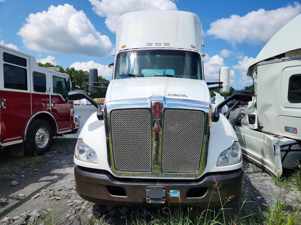 2016 KENWORTH T680 SEMI TRUCK — Фото 5 из 13