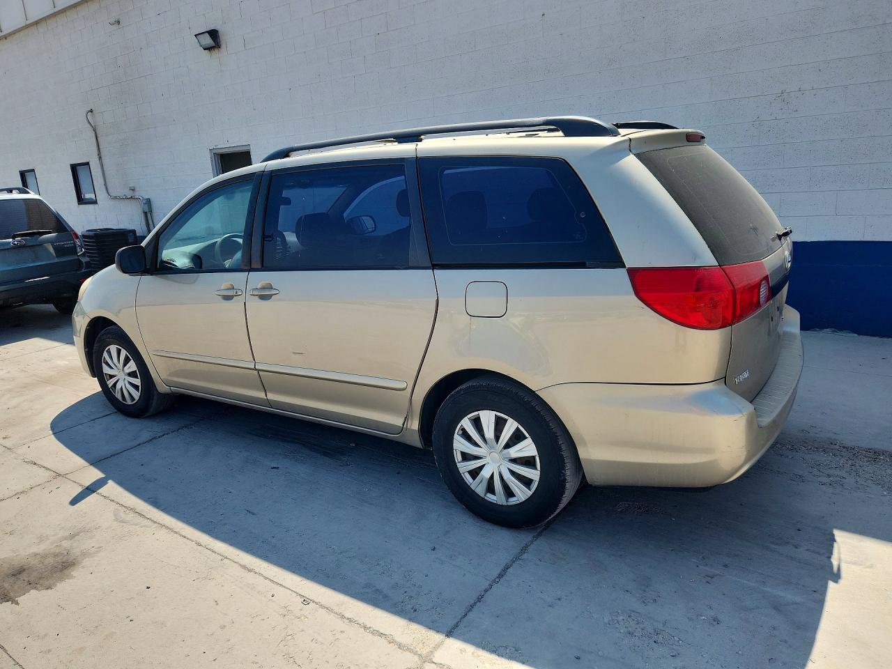 2006 TOYOTA SIENNA CE 7 PASSENGER — Фото 2 из 13