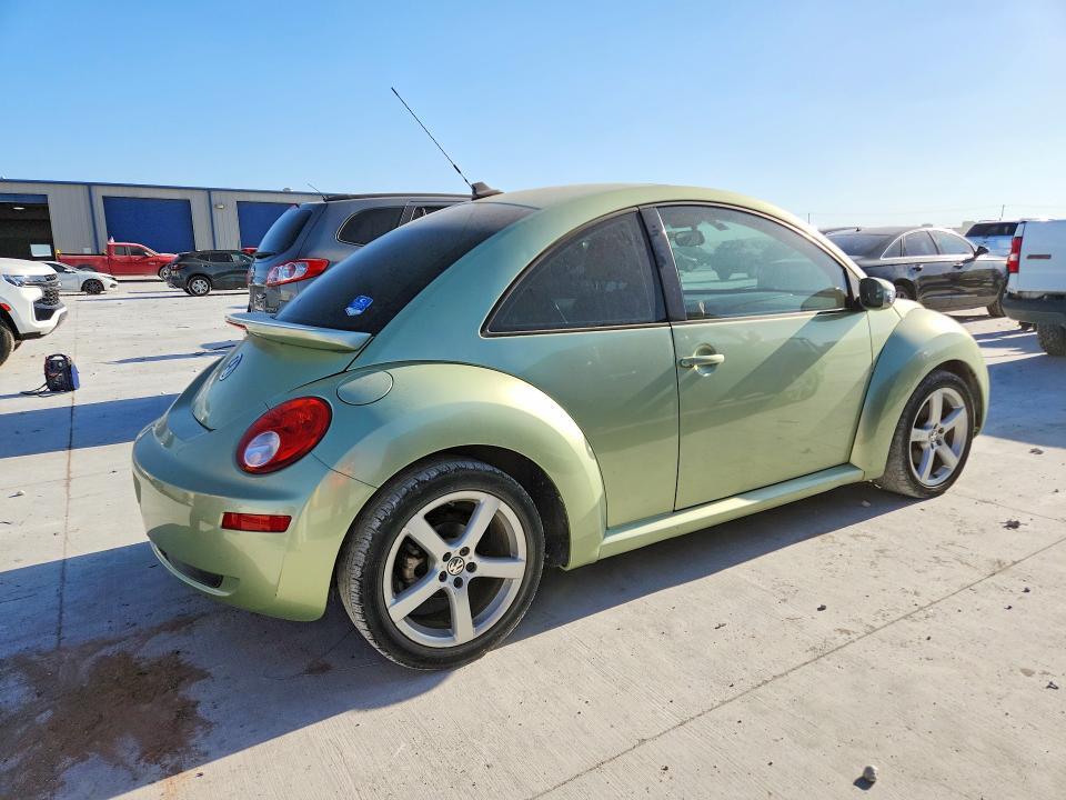 2009 VOLKSWAGEN NEW BEETLE S — Фото 3 из 12