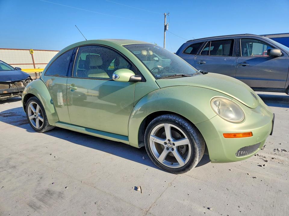 2009 VOLKSWAGEN NEW BEETLE S — Фото 4 из 12
