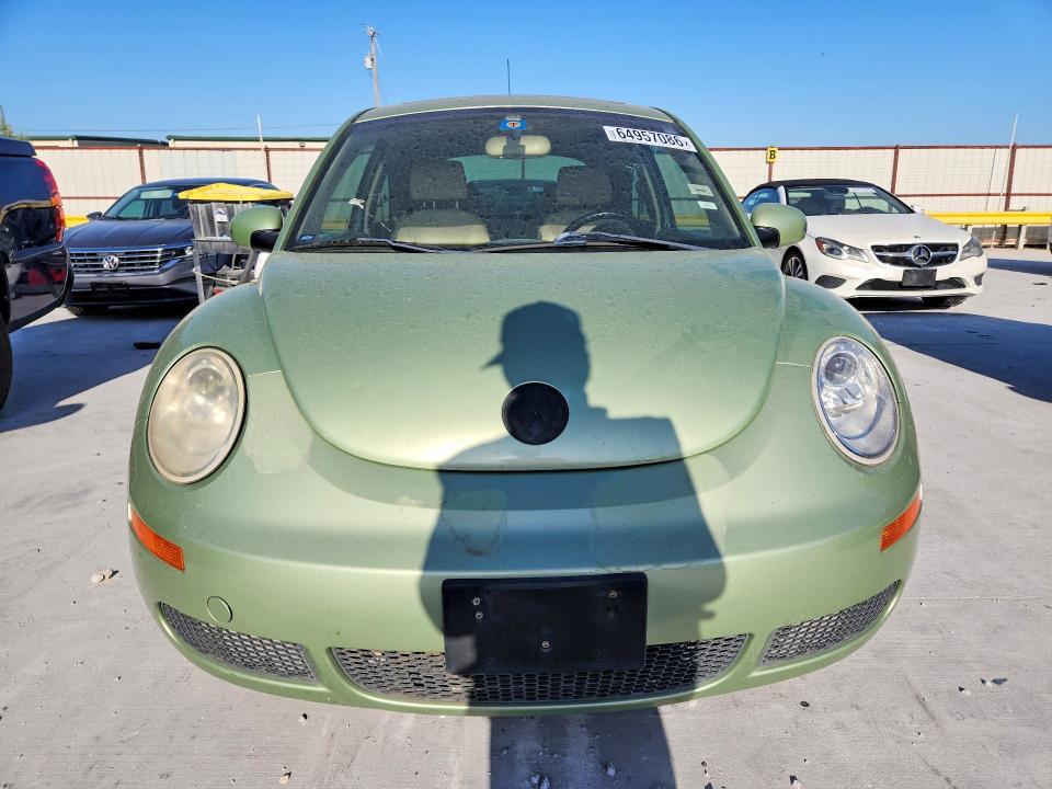 2009 VOLKSWAGEN NEW BEETLE S — Фото 5 из 12
