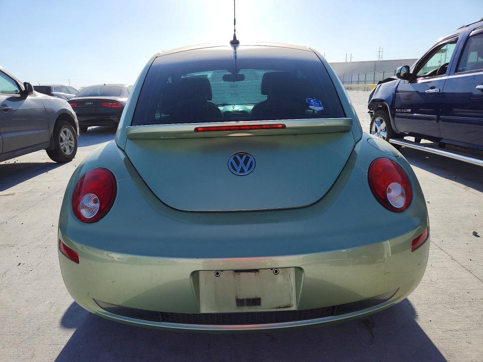 2009 VOLKSWAGEN NEW BEETLE S — Фото 6 из 12