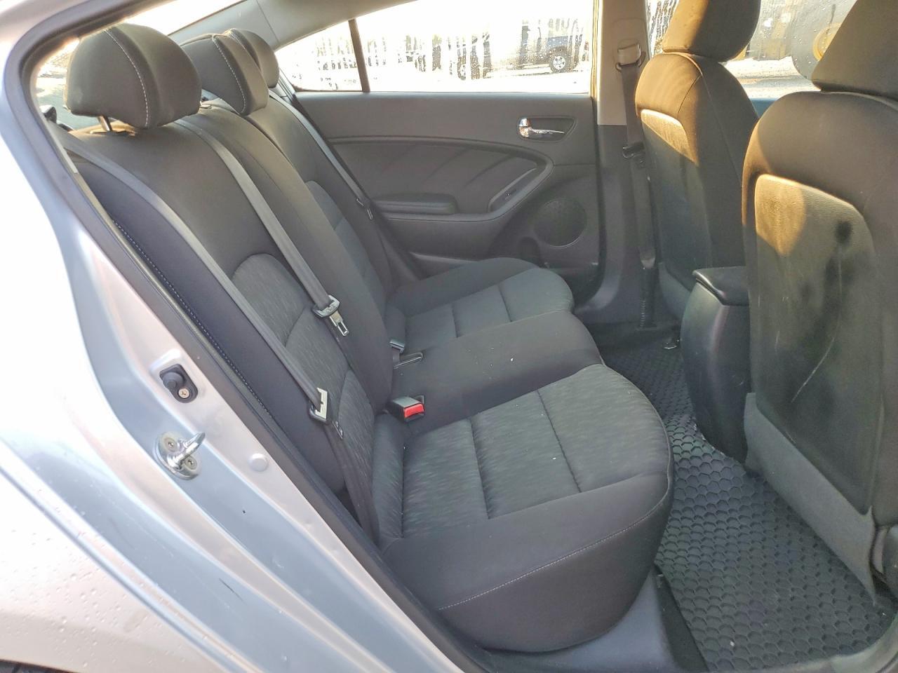 2016 KIA FORTE LX — Фото 10 из 12