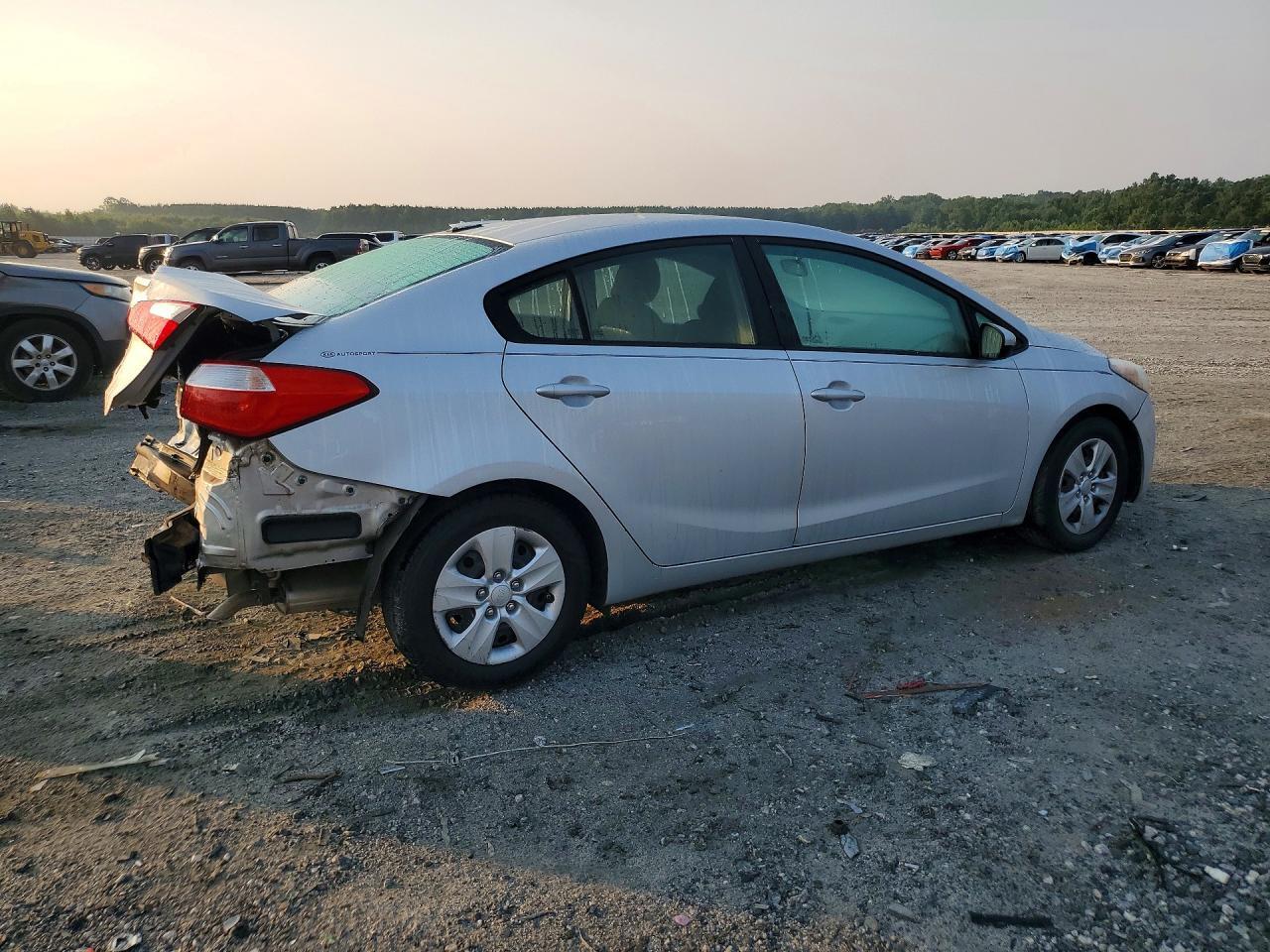 2016 KIA FORTE LX — Фото 3 из 12