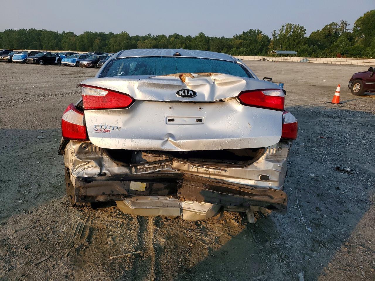 2016 KIA FORTE LX — Фото 6 из 12