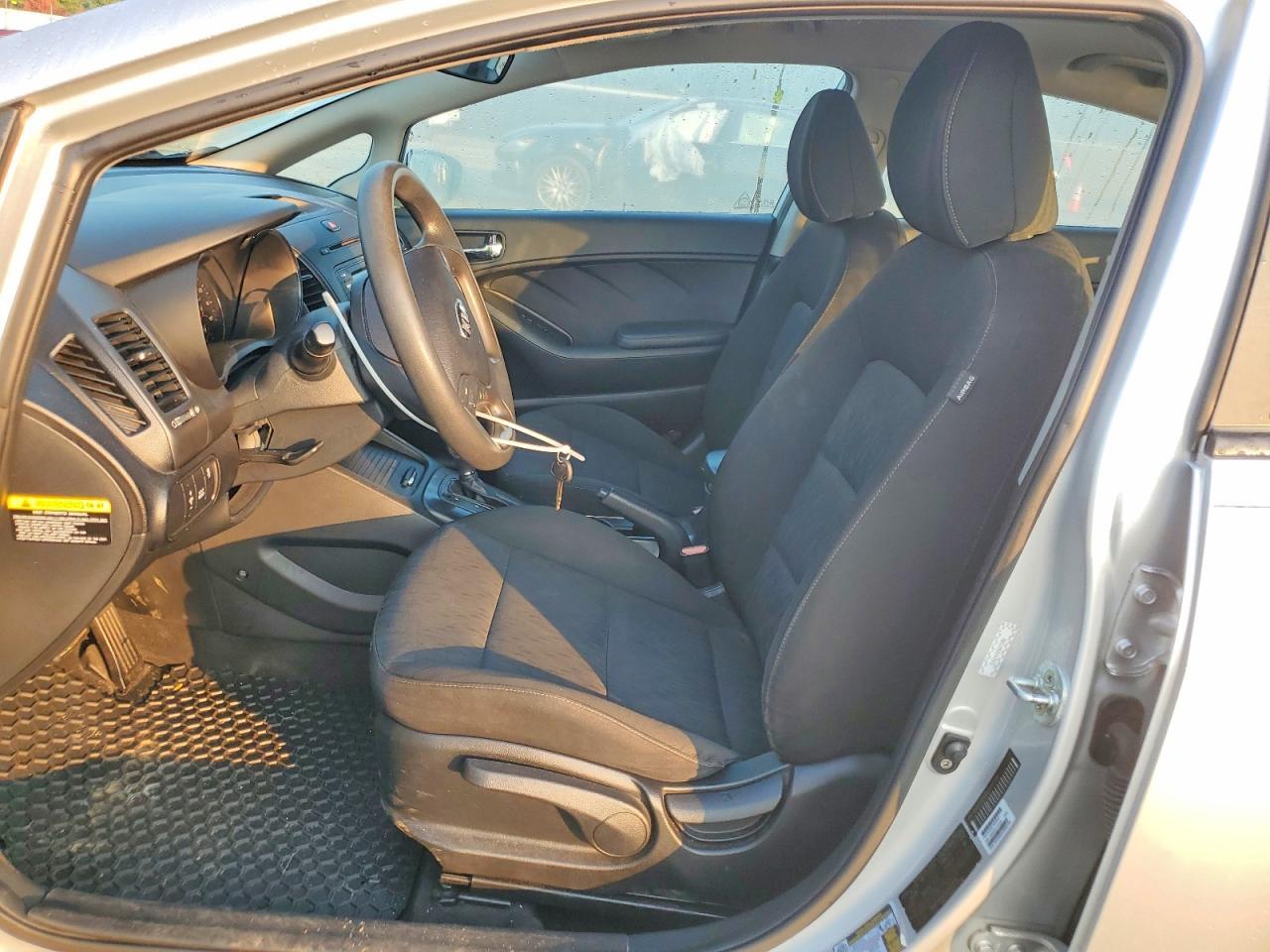 2016 KIA FORTE LX — Фото 7 из 12
