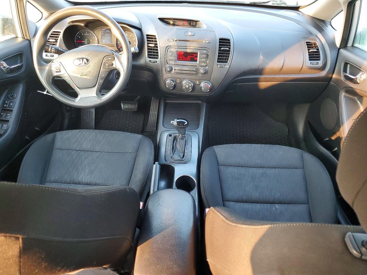 2016 KIA FORTE LX — Фото 8 из 12