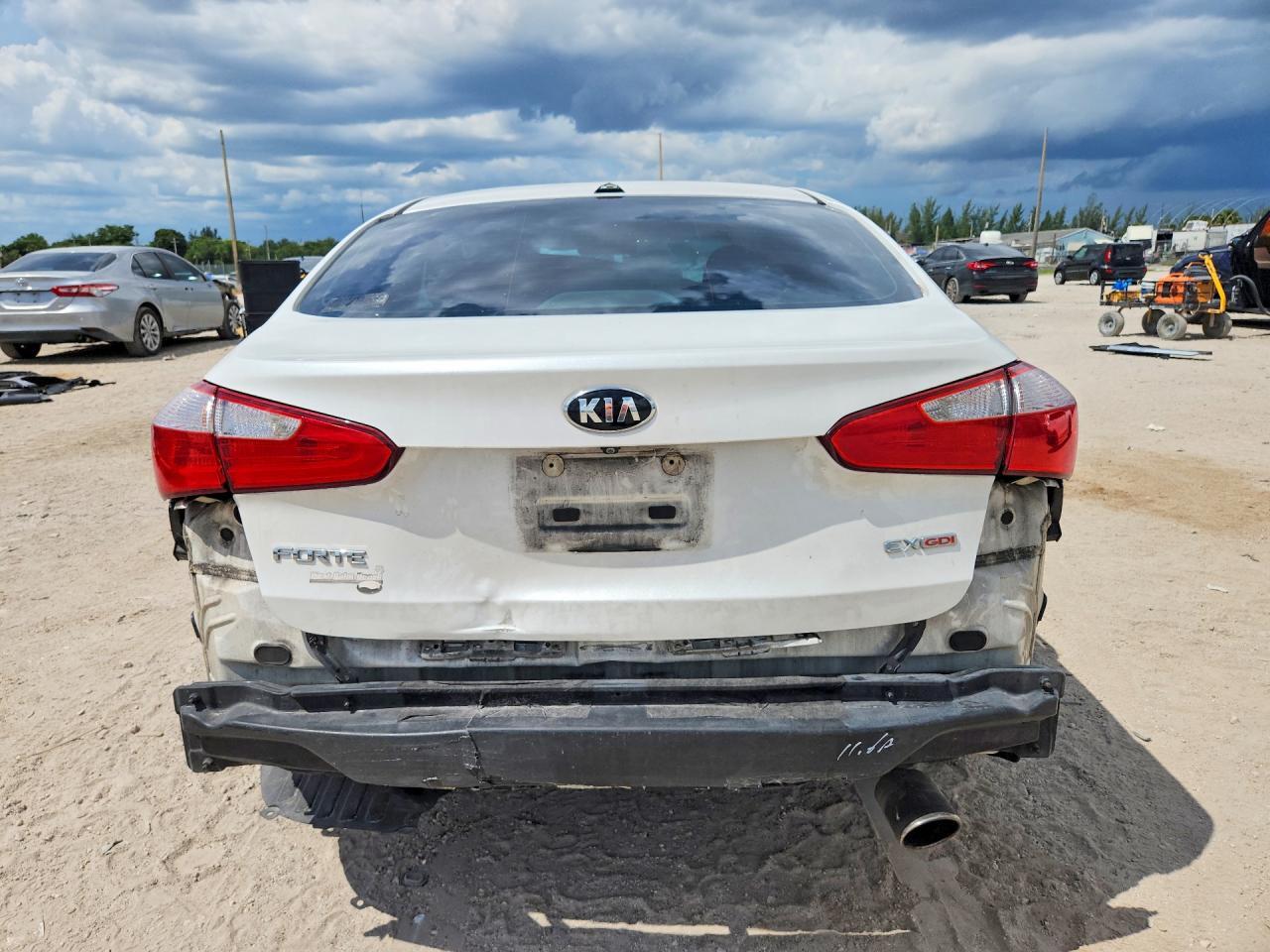 2016 KIA FORTE EX — Фото 6 из 13