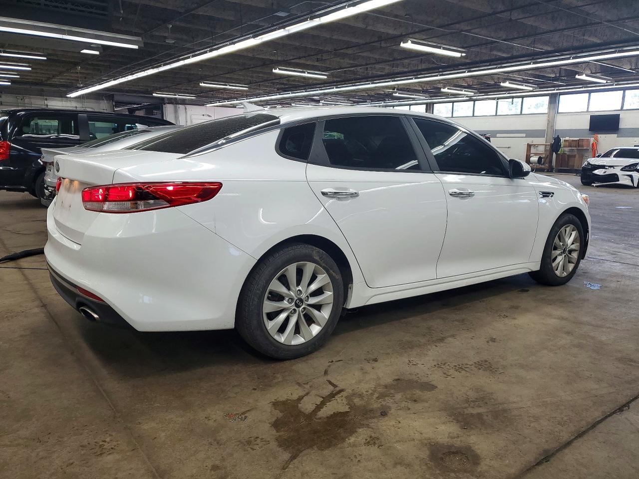 2016 KIA OPTIMA LX — Фото 3 из 12