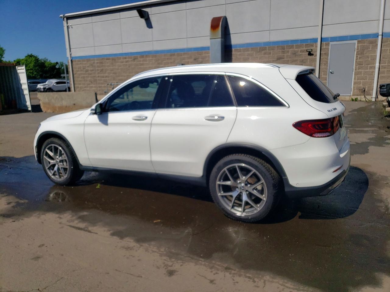 2020 MERCEDES-BENZ GLC 300 4MATIC — Фото 2 из 12