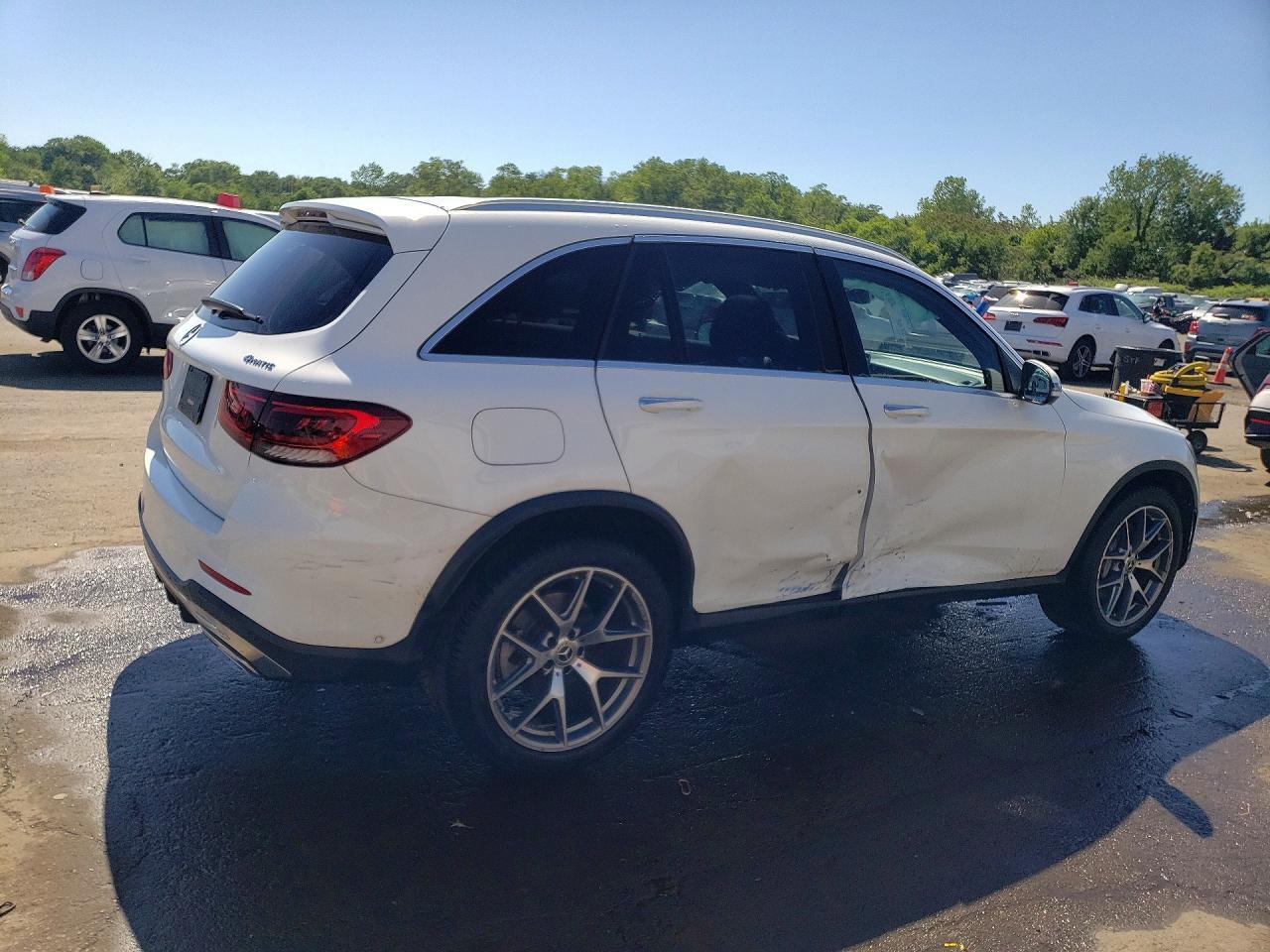 2020 MERCEDES-BENZ GLC 300 4MATIC — Фото 3 из 12
