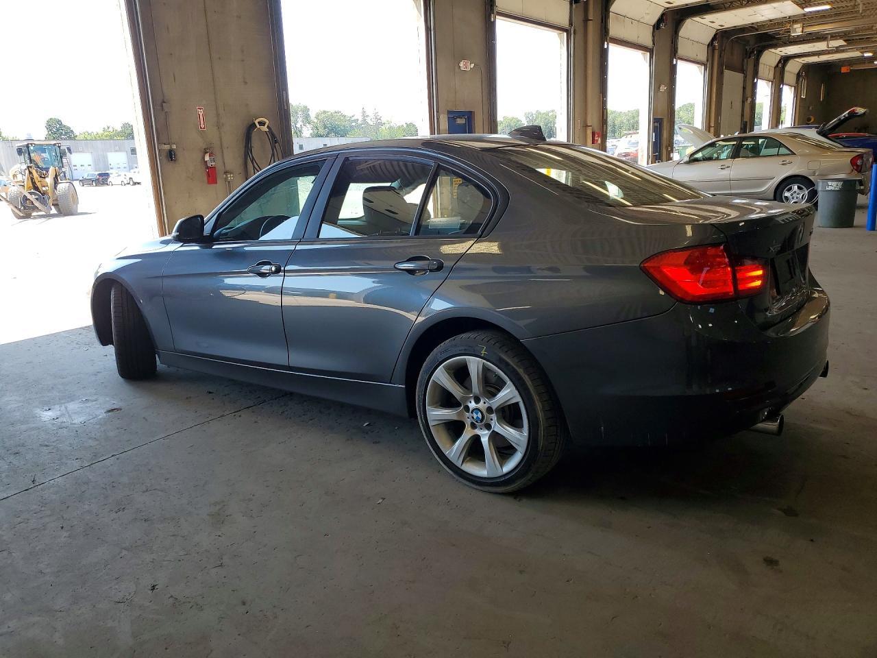 2013 BMW 335 XI — Фото 2 из 12