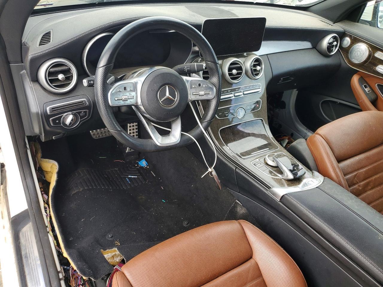 2020 MERCEDES-BENZ C 300 — Фото 8 из 12