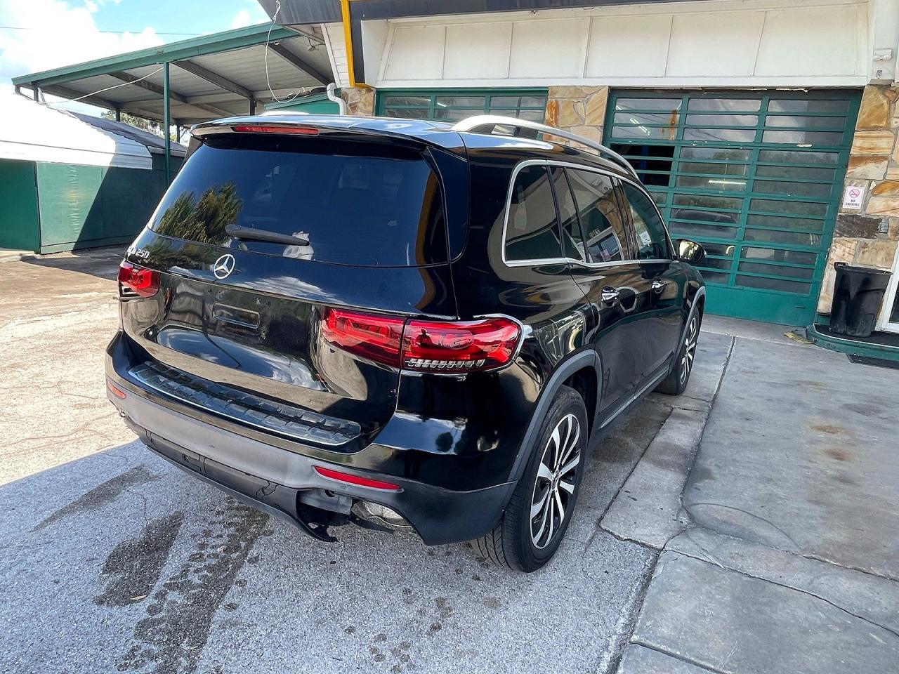 2020 MERCEDES-BENZ GLB 250 — Фото 4 из 12