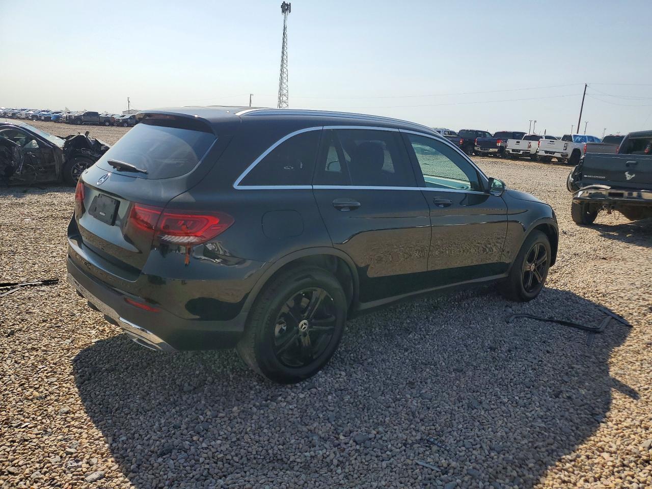 2020 MERCEDES-BENZ GLC 300 — Фото 3 из 13