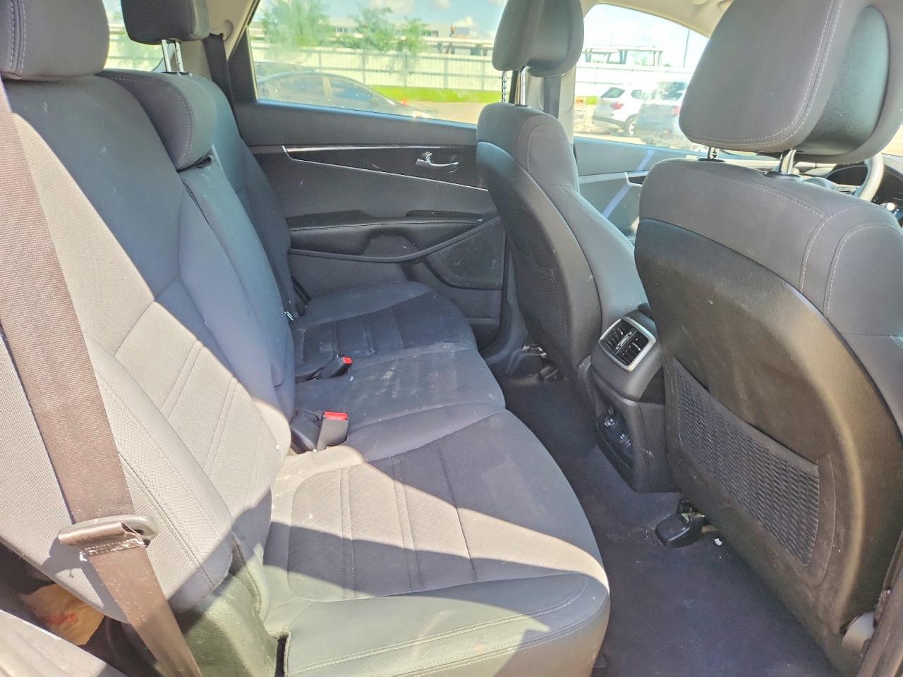 2016 KIA SORENTO LX V6 — Фото 11 из 13