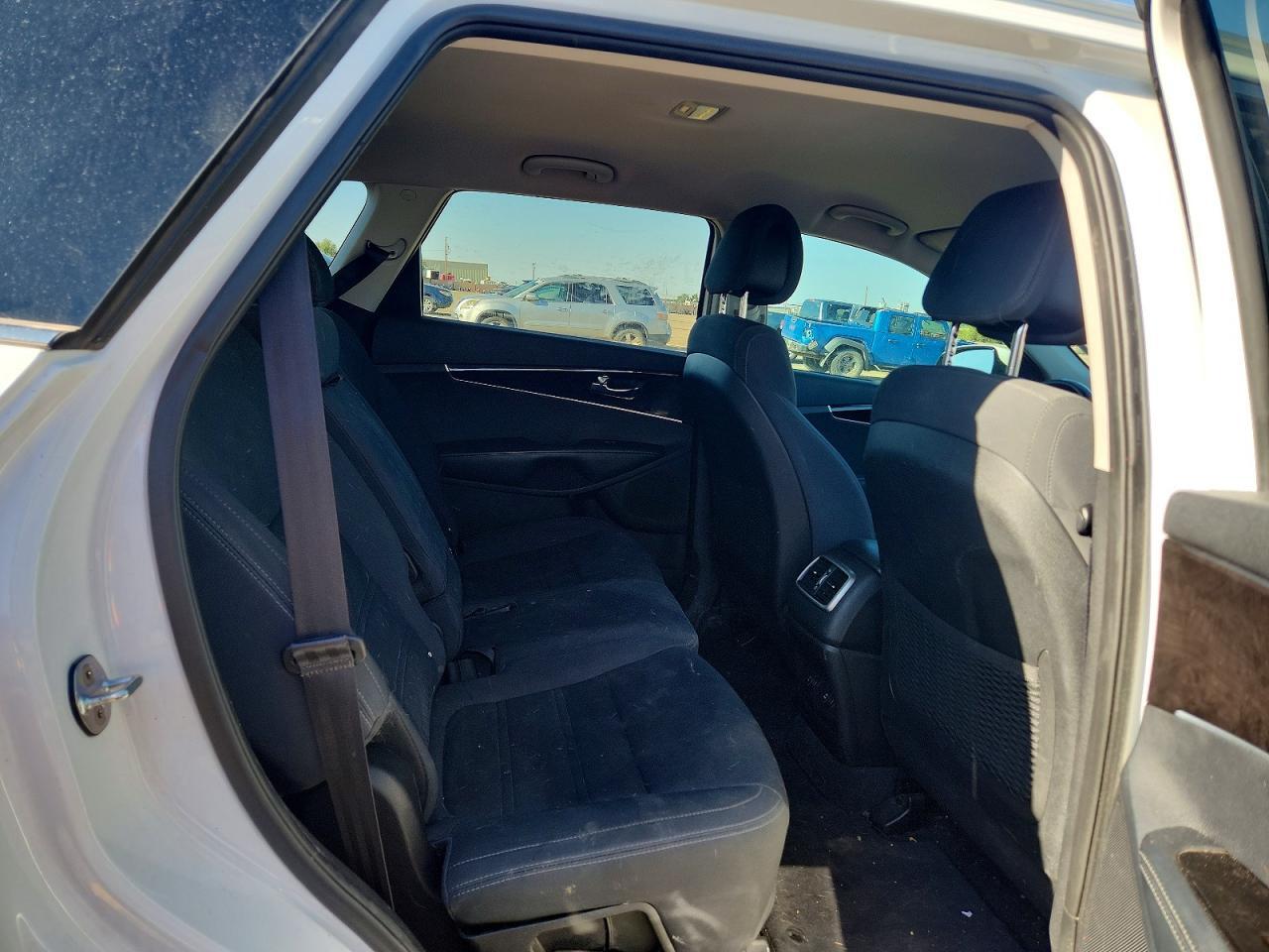 2016 KIA SORENTO LX — Фото 11 из 13