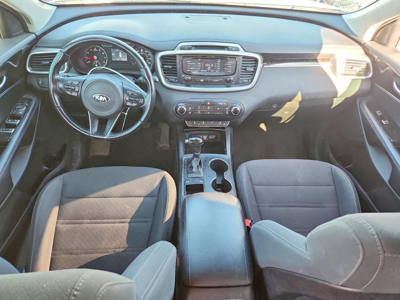 2016 KIA SORENTO LX — Фото 8 из 13