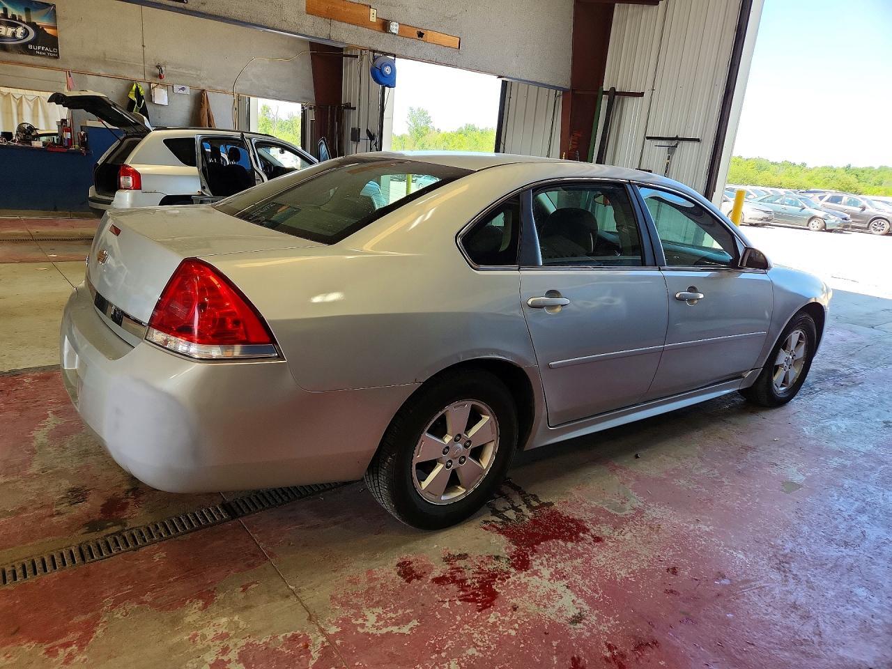 2010 CHEVROLET IMPALA LT — Фото 3 из 12