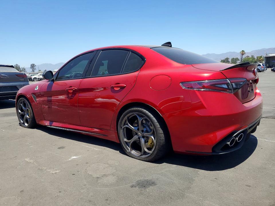 2024 ALFA ROMEO GIULIA QUADRIFOGLIO — Фото 2 из 12