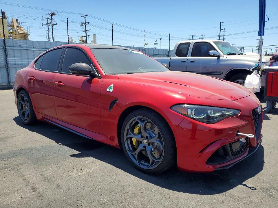 2024 ALFA ROMEO GIULIA QUADRIFOGLIO — Фото 4 из 12