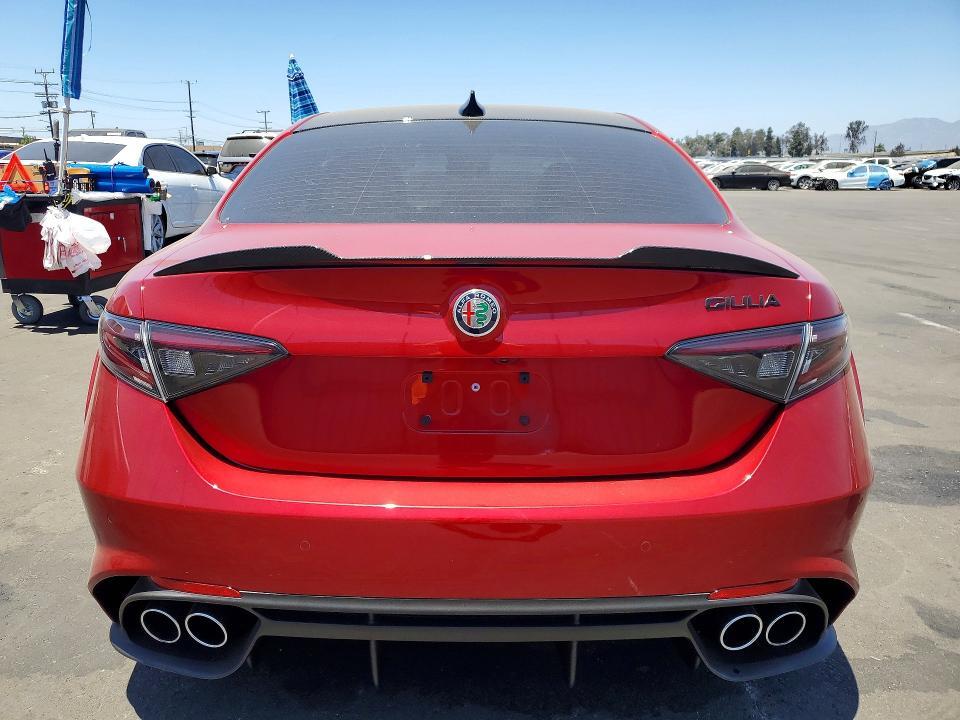 2024 ALFA ROMEO GIULIA QUADRIFOGLIO — Фото 6 из 12